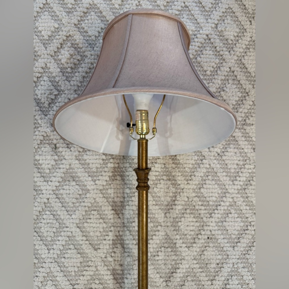 OLD-WORLD BRONZE-STYLE FLOOR LAMP — NEOCLASSICAL/TRADITIONAL NEW ENGLAND STYLE - Picture 7 of 8